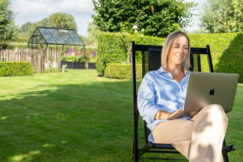 Plus de clients sans faire de publicité ? Laissez vos clients satisfaits faire le travail. Thumb