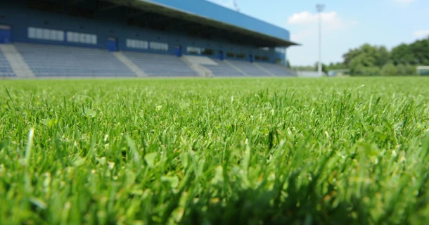 DCM SOLAFIDA® brengt de bodem van uw sportveld in balans Thumb